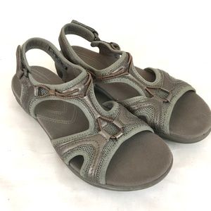 clarks walking sandals for womens